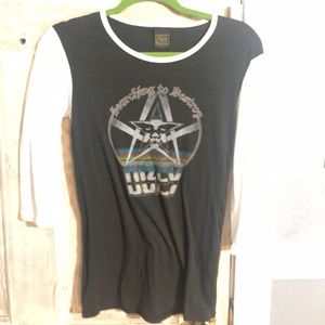 Obey quarter sleeve top, fits like a medium